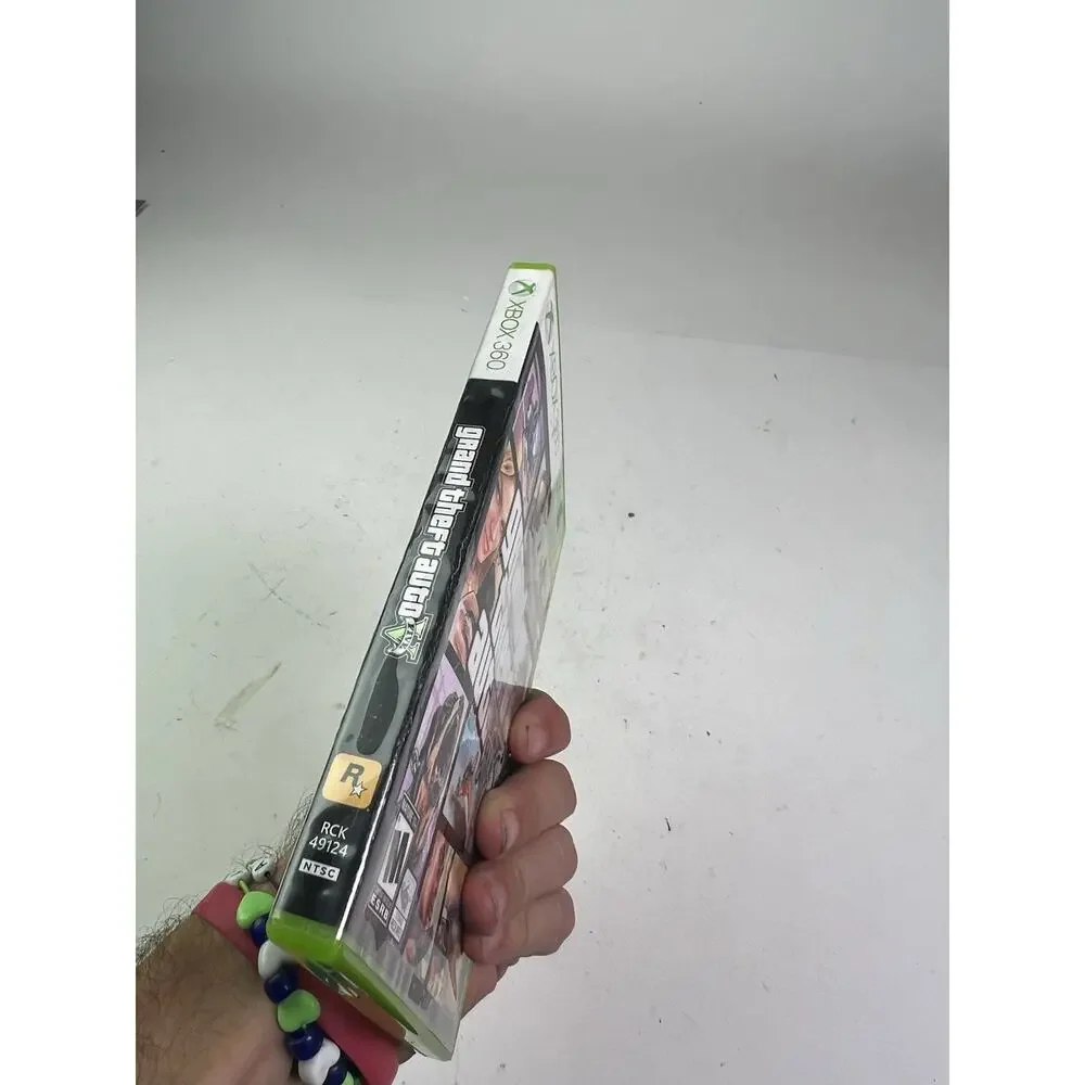 Grand Theft Auto V (Microsoft Xbox 360, 2013) COMPLETE